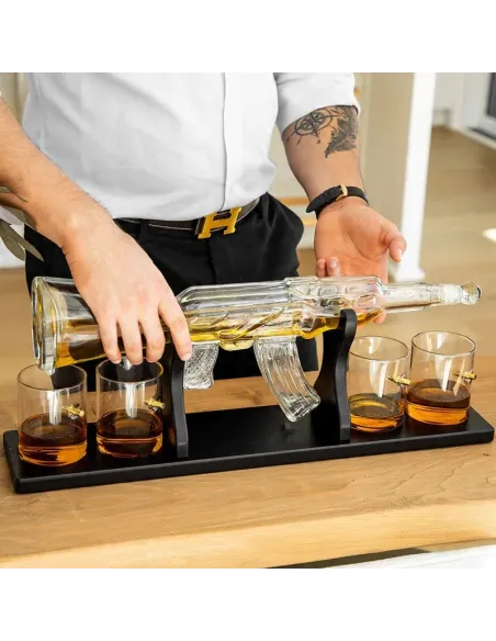 Zestaw Whisky Karafka Kałasznikow KARABIN AK-47 Pistolet 4 Szklanki Kostki